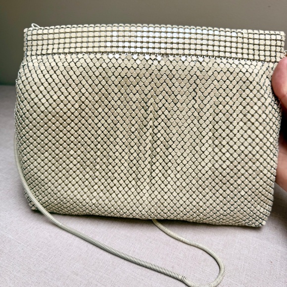 Vintage 1970s Whiting And Davis International Ivory Mesh Shoulder Bag - Picture 5 of 13